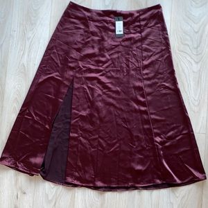 Satin midi skirt with slit. Dynamite size XL.